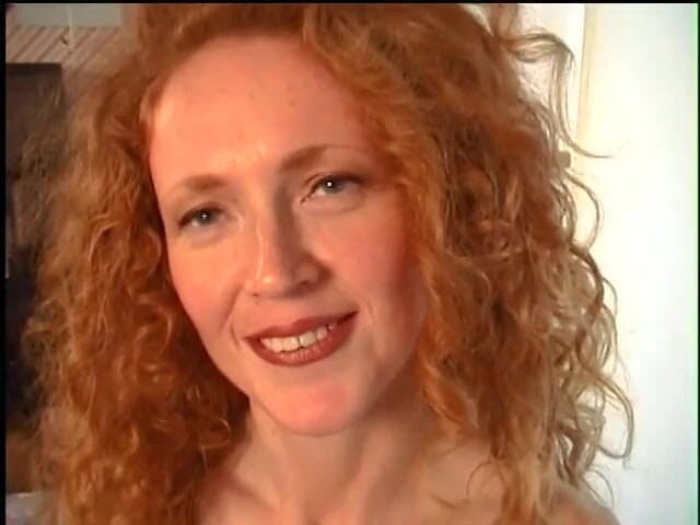 Old Good Porn: Pelirroja juguetona da mamada sensual