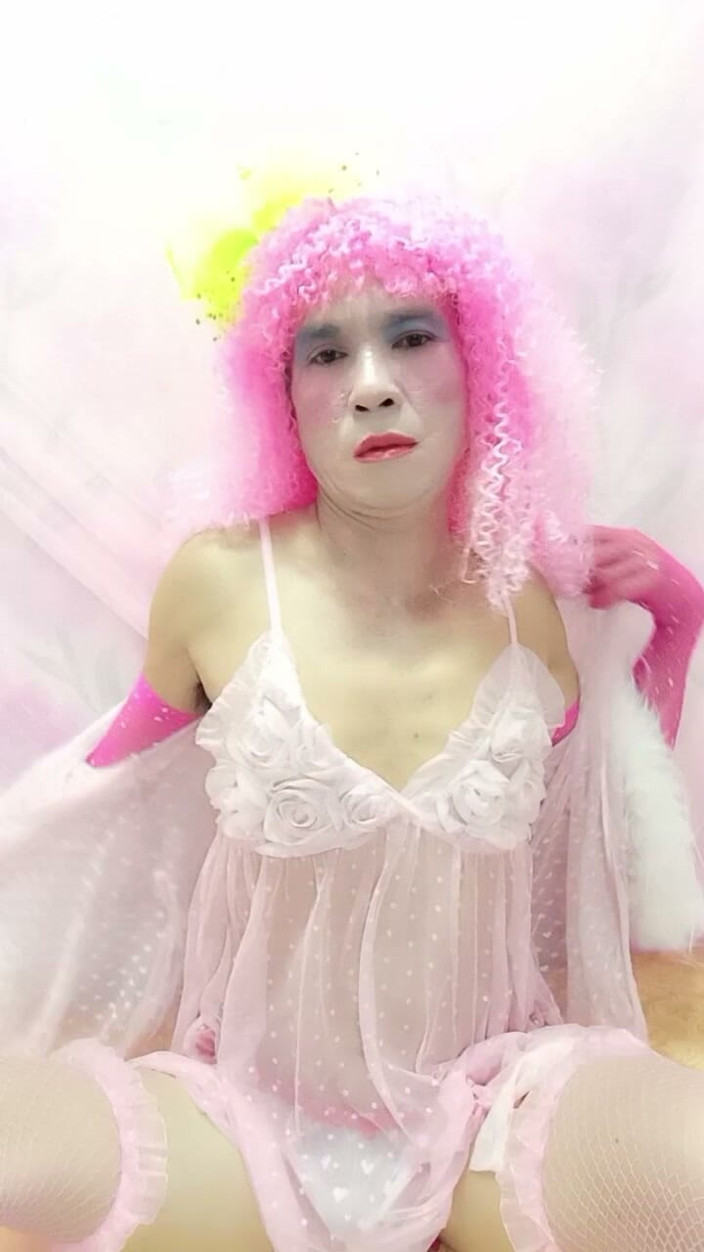 nguyen dang thien tri: Oanh Le Transgender Wearing Sexy Clothes Selfie Cups Tinh