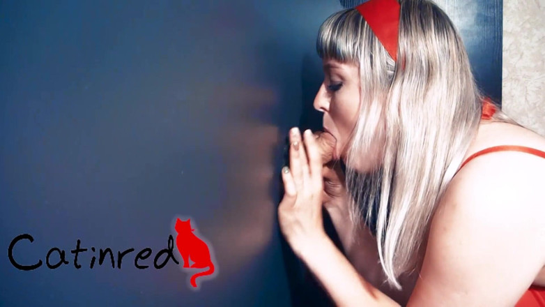 Catin Red: 작은 밀프 펠라 자지와 오럴 질싸