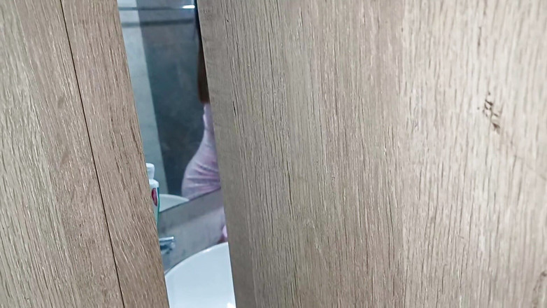 Artemisa74: Macecha se koupe, zatímco ji nahrávám svým mobilním telefonem - jdu...