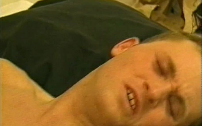 Gay RetroX VHS: Băieți pofticiosi în ritm # 4