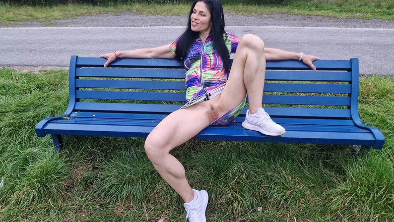 Nicky Brill: Mijn benen spreiden in een openbaar park