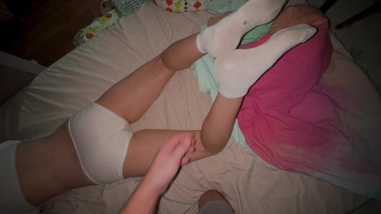 Gigi oficial: Vyskočila jsem a vypadla z postele! dívka prdila na prvním...