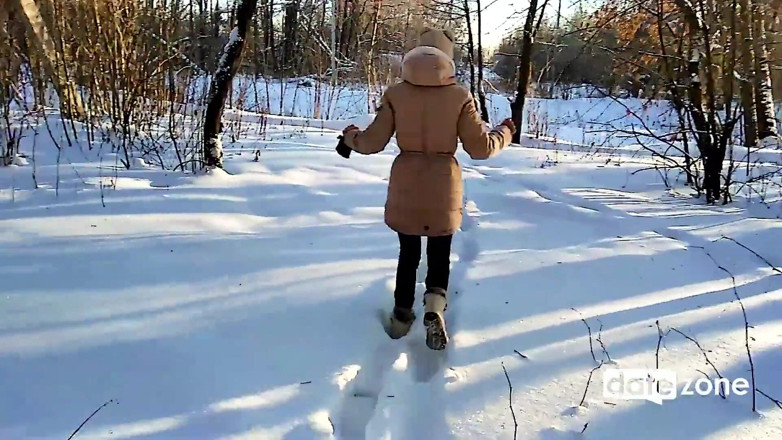 Datezone: Amateur Outdoor Last Winter Blowjob