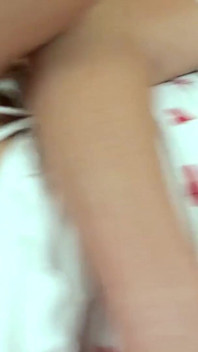 Cocks&toys Scene 4 ブロンドのティーンルナ、マンコにディルドを入れ、口にチンポを突っ込む