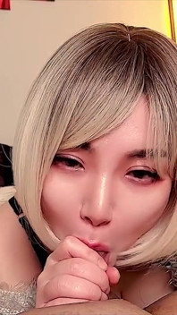 Nico Love v sexy podvazcích punčochách drsně šuká