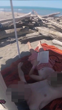 Risky Handjob on the Canary Beach Caught Reading a Book - Misscreamy