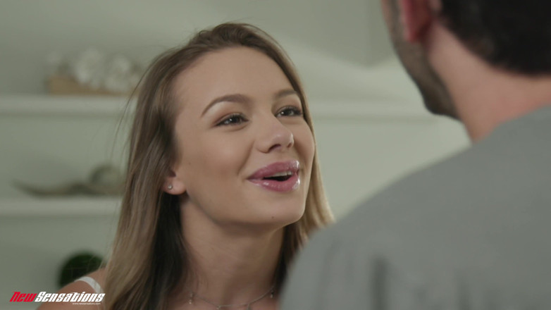 New Sensations: Naomi trzyma swoje lepkie sekrety w środku