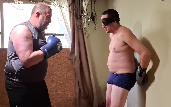 Combat and fetish: Boxerul tăticului argint își testează puterea pe Șarja