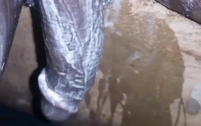 bigBlackie699: Nuevo video que me afeé y toco mi gran polla...