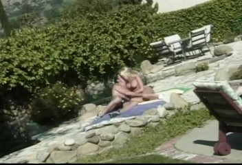 VOP Big Cocks: Big titted MILF dostaje jej cipkę lizaną i zatrzaskowaną na...