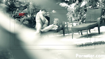 Pornstars: Blonde Aubrey Addams zuigt grote lul buitenshuis
