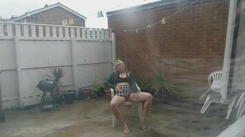 Ripley sweet studio: Ripley在户外脱衣服并高潮