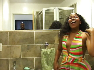 Thumbnail of Black beauty lets Wee drip from her juicy twat