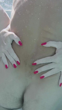 Mamă sexy complet naturală Julia North face sex anal subacvatic în piscină