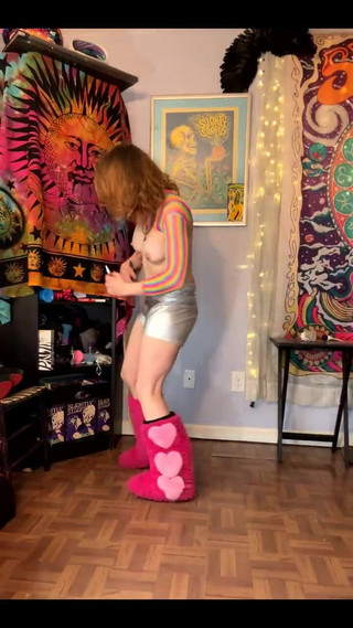 Suzy Wylde: Kouřová show a tanec se Suzy Wylde