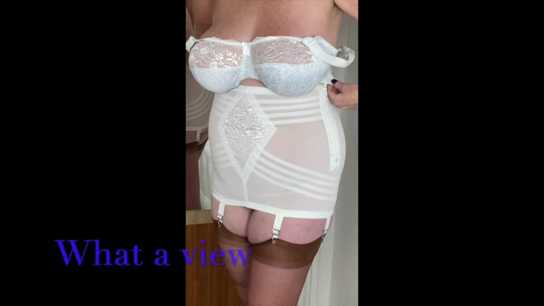 Aunty Sandra vintage girdle queen: Vgq5 Tia Sandra Faz Uma Tira Muito Sexy Para Você
