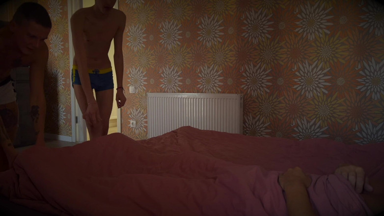 Falcon Al Gay Porn: Gay Threesome - Twinks Woke up Stepdaddy with a Double Blowjob...