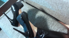 Myredfoxgirl: 闪亮的皮革紧身裤和高跟鞋：油浸硬操