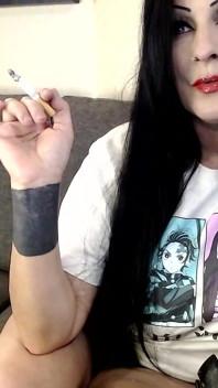 熟女喫煙Tシャツパンティー