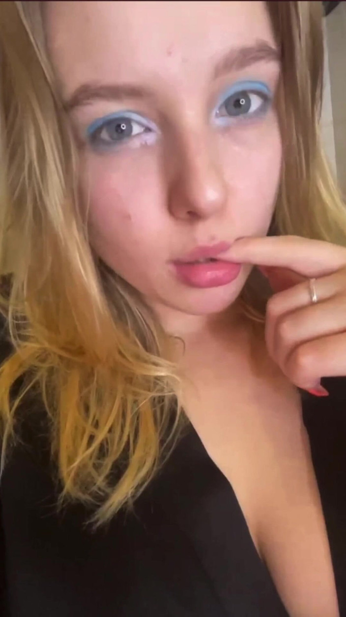 JuiceLussie: Amatur Panas Duduk Di Muka Awak Dan Melancap