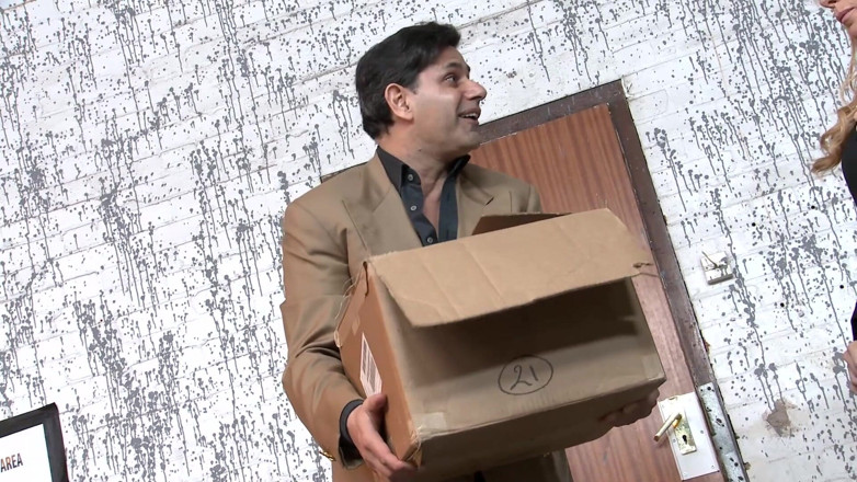 Thot Factory: kaamuk veshya tin logon ki chudaee men land saajha karti...