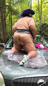 Lasă-mă să înțeleg un singur lucru pentru că curvele astea bowlegged călărind pe Hood naibii de bine