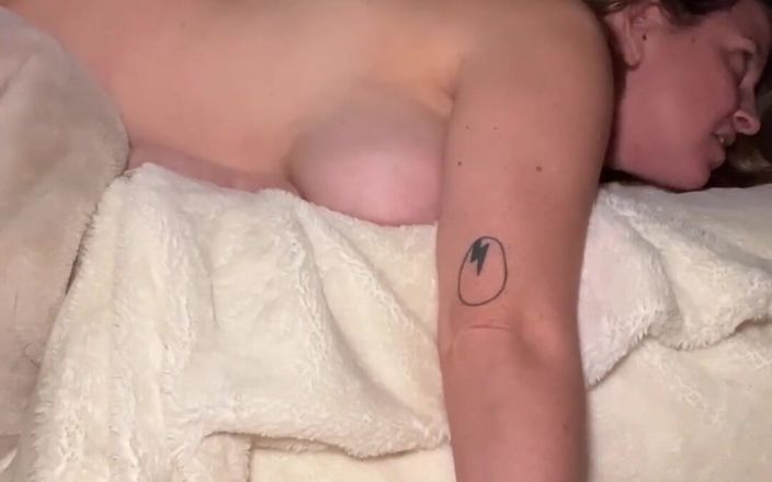 Avril Showers: Merci beaucoup à tous ceux qui ont acheté cette vidéo de...