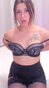 Une secrétaire se masturbe jusqu’à l’orgasme