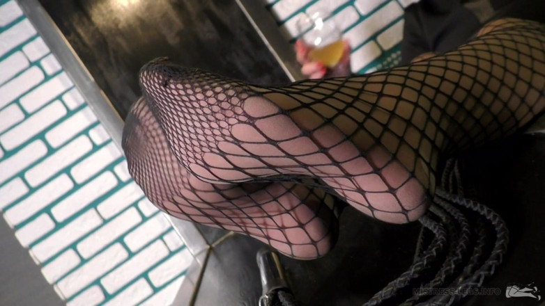 Mistress Legs: Stopy drażnią się w kabaretkach i nieprzejrzystych rajstopach