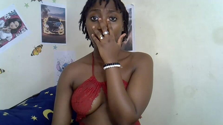 Maeeyxx: Would U Smash on the First Date? Be Honest