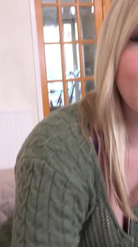 Ajudysxxx - je hospita Charlie Rae met grote tieten betrapt je op het kijken naar milf porno pov