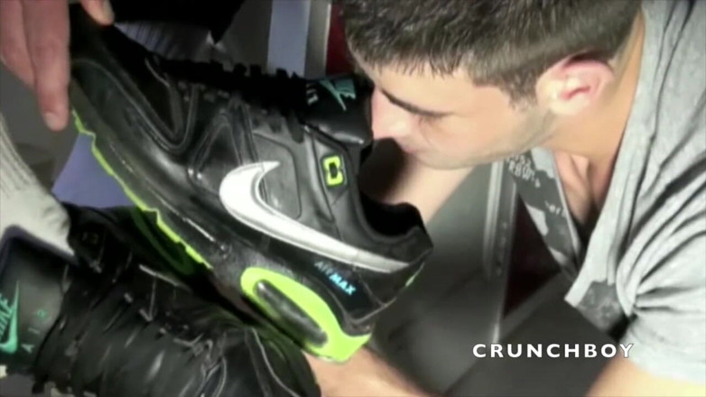 Sneaker gay: Estrema umiliazione e dominazione sneaker per la troia francese