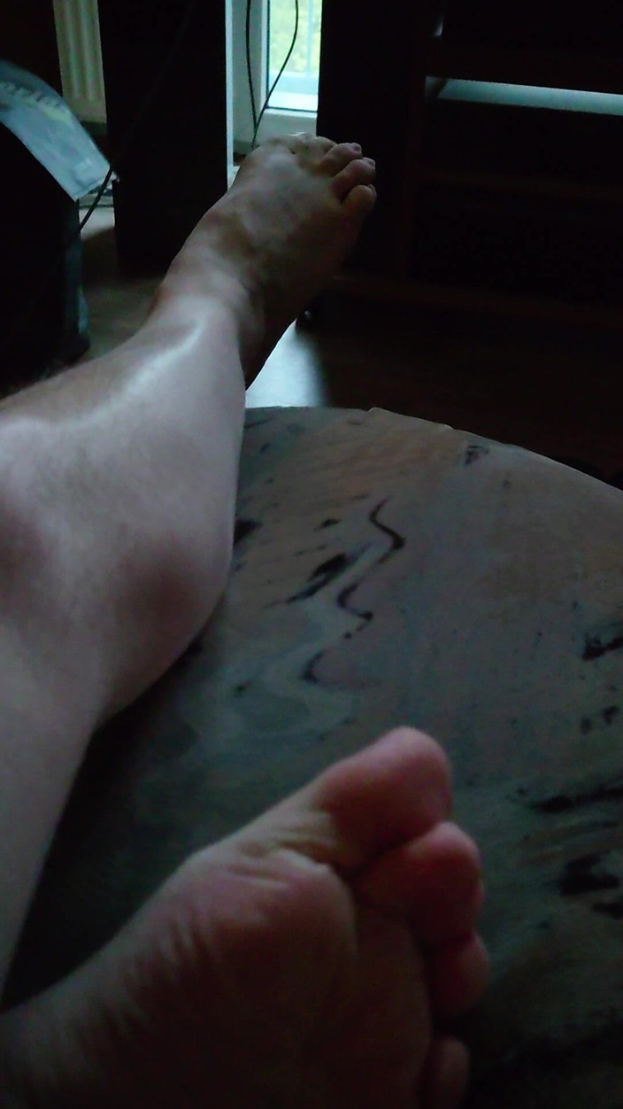 Carmen_Nylonjunge: Le dita dei piedi divertenti nel pomeriggio