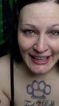 Gothbunny da con y sin dentaduras