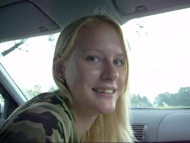 Blondehexe: Pipe im auto