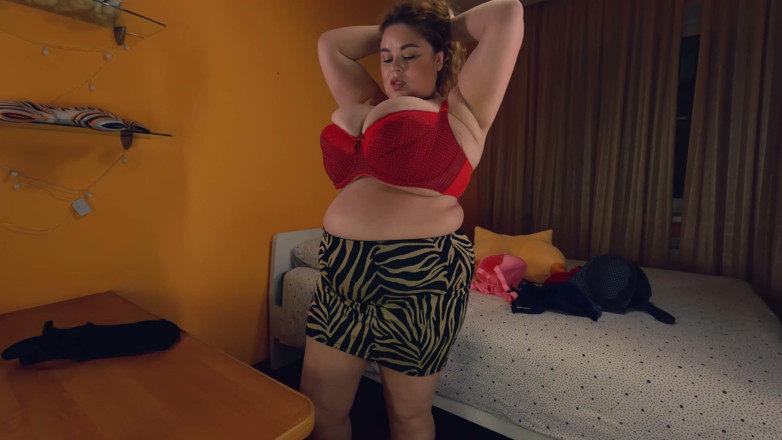 Anna Katz: BBW Anna Katz probiert alle ihre bhs an