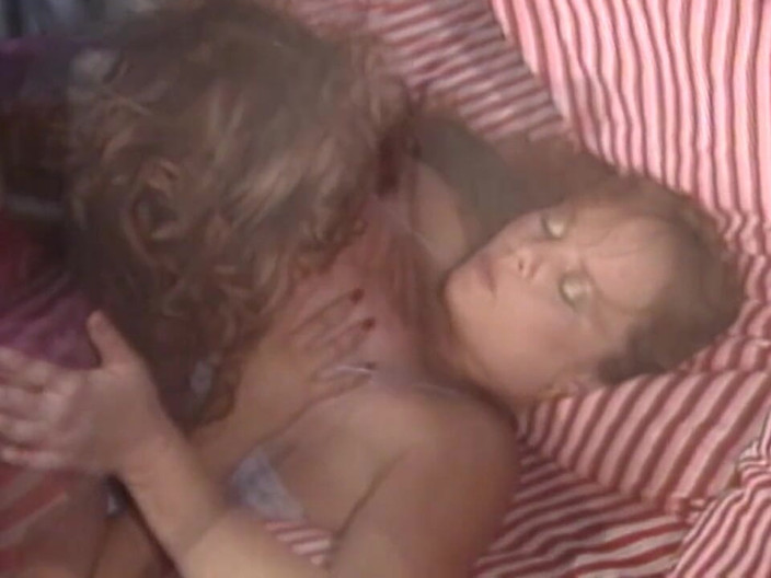 Vintage Usa: Two sexy slut in a vintage lesbian sex scene