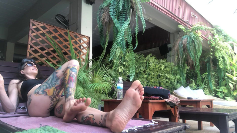 Goddess Maya: Fetish merokok &amp; foot outdors