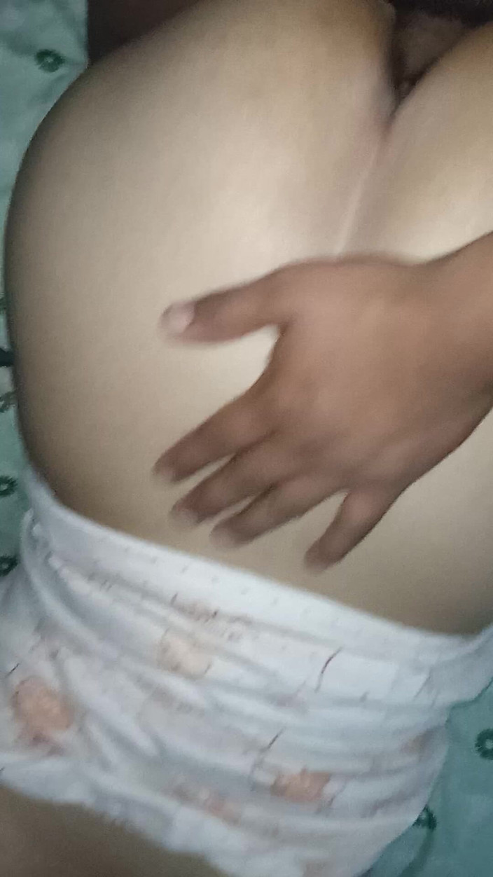 Eatrella j: Ragazzo con un grosso pene penetra ragazza innocente di notte
