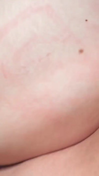 Une Fille Squelette Se Fait Baiser Pour Halloween Et Pisse Dans La Bouche