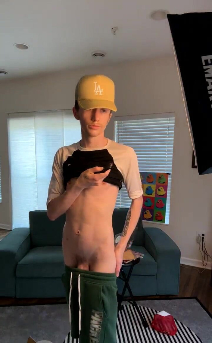 GhostCams: Stream Begann am 08/25/2023 08:28 Uhr Ich bin so verschwitzt, dass ich...