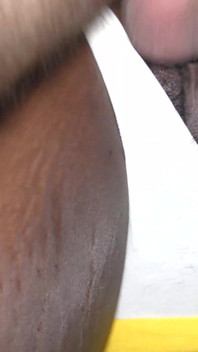 Spermă în pizda mea. Curva negresă adoră pula albă tare și sperma fierbinte