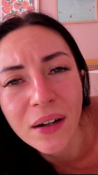 Mângâie în timp ce mă fut și acoperă-mi fața ca un băiat bun