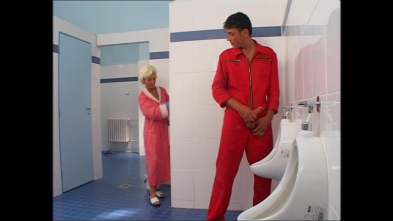 Purzel Official: Old Woman Takes It in the Ass in the Bathroom