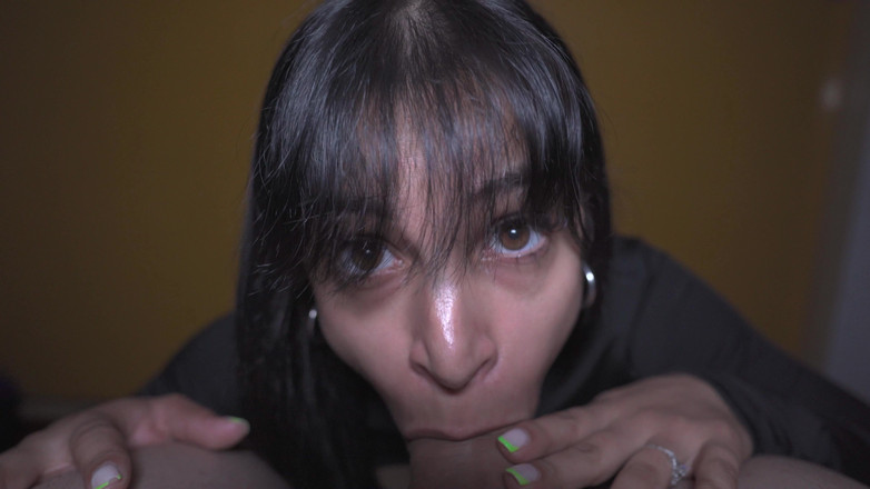 Sweet American: Я сфотографував свою зведену сестру, щоб мастурбувати, і вона