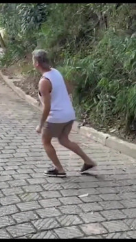 Me metí en el monte con el chico guapo, estaba delicioso este paseo por el bosque
