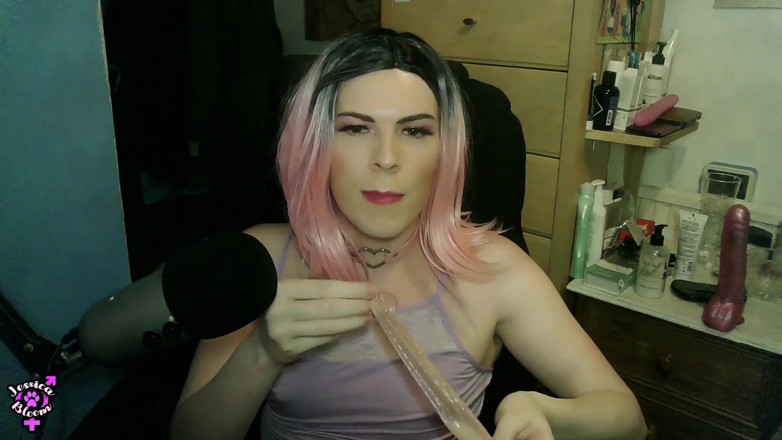 Jessica Bloom: Sissygasm Prezervativ Milkshake înghițire