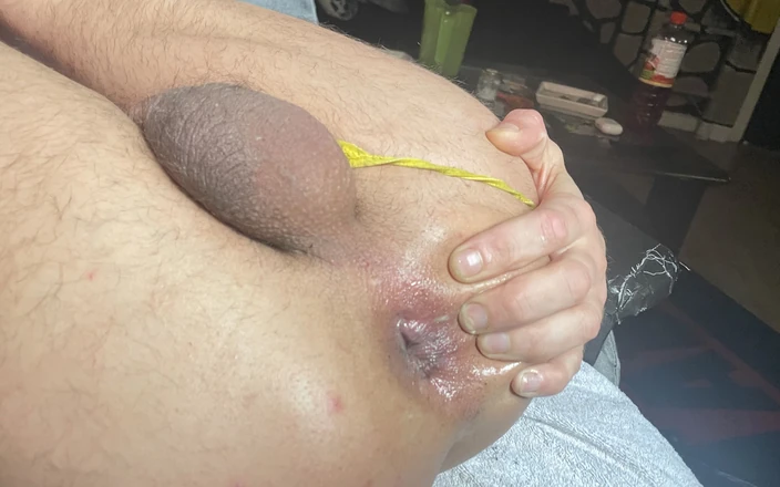 German Tangaboy: Bochechas de bunda espalhadas e no buraco