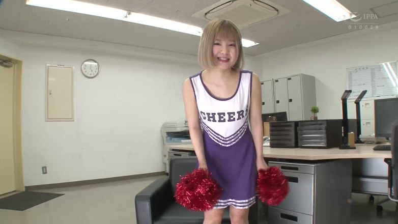 Strix: Masturbations-Support-Video. Freche cheerleaderin hilft dir beim abspritzen